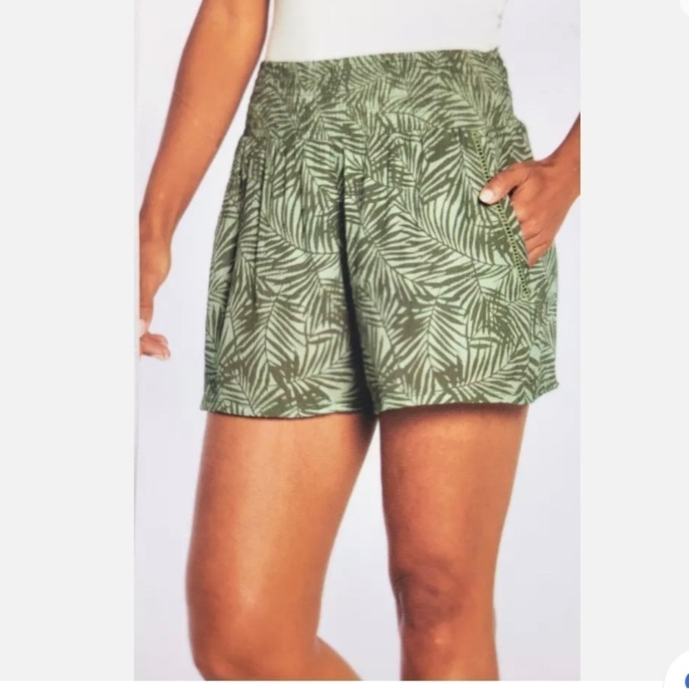 Three Dots Leaf Print Shorts Sage Green Sz Large
